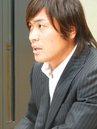 201105_Ohata_Daisuke_01v.jpg